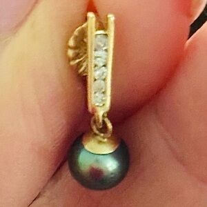 Elegant Gold and Black Pearl Drop Earrings